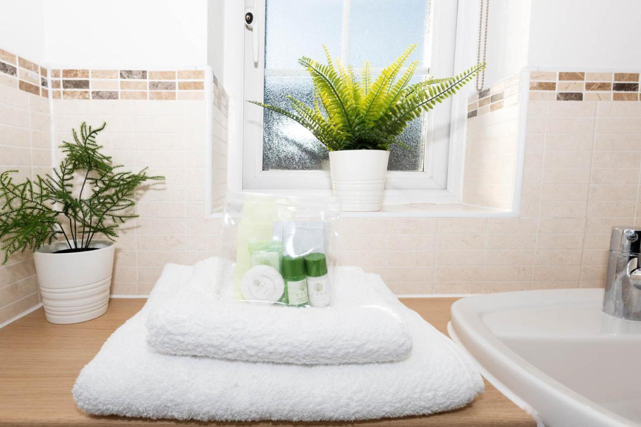 Riverside Stays, Modern House Stays, Shefford, Bedfordshire Ngoại thất bức ảnh